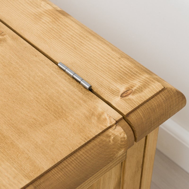 Coffre bois massif découpes coeur