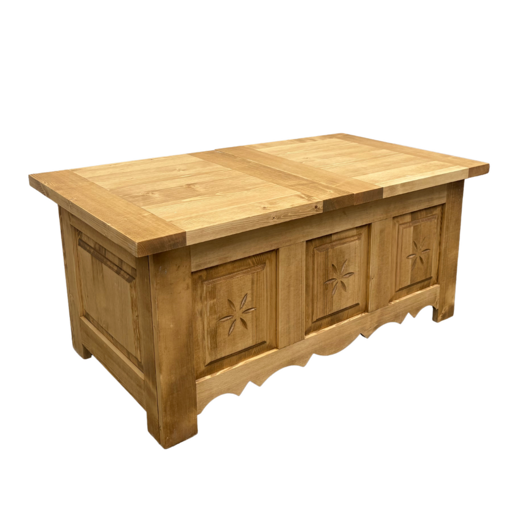 Table basse pin massif plateau coulissant sculpté Edelweiss