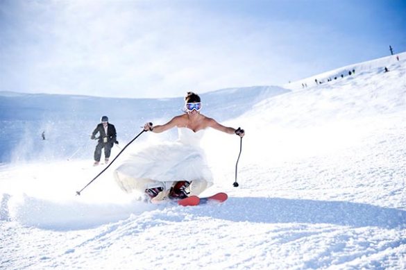 Mariage originale à ski en montagne