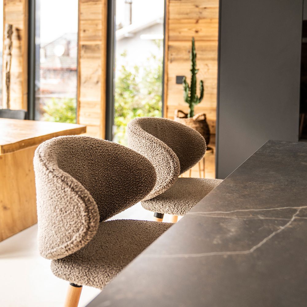 Chaise de bar tissu effet laine bouclette taupe